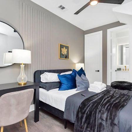 The Suite Spot! Downtown Skyline Views! Sleeps 12 Houston Exteriör bild