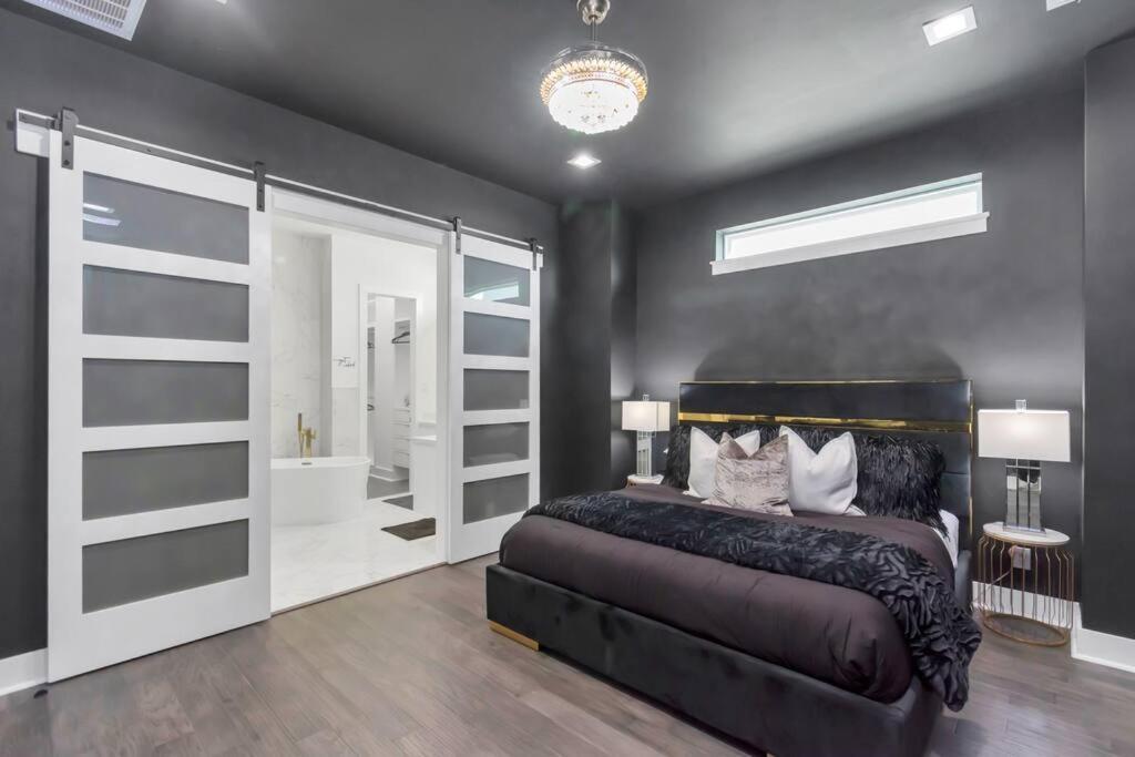 The Suite Spot! Downtown Skyline Views! Sleeps 12 Houston Exteriör bild