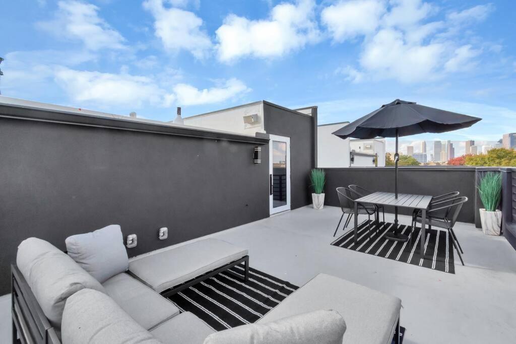 The Suite Spot! Downtown Skyline Views! Sleeps 12 Houston Exteriör bild
