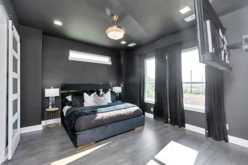 The Suite Spot! Downtown Skyline Views! Sleeps 12 Houston Exteriör bild
