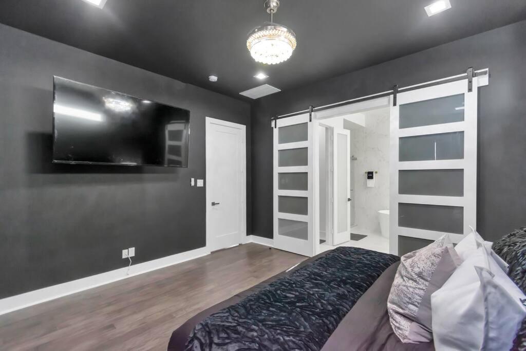The Suite Spot! Downtown Skyline Views! Sleeps 12 Houston Exteriör bild