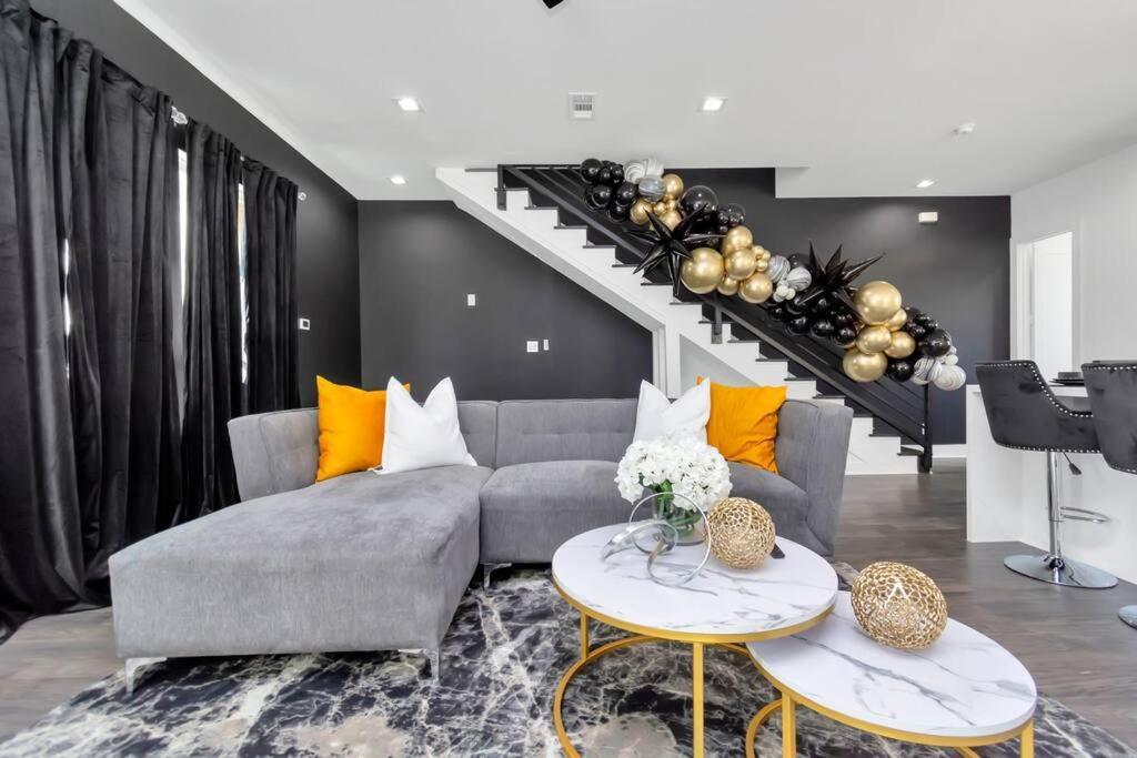 The Suite Spot! Downtown Skyline Views! Sleeps 12 Houston Exteriör bild