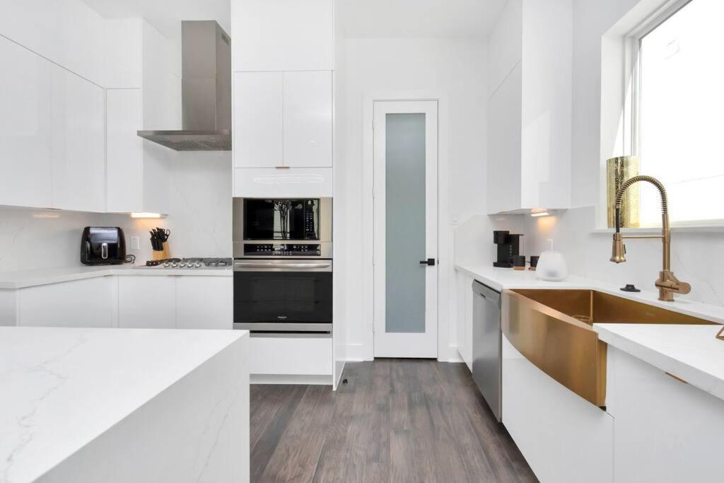 The Suite Spot! Downtown Skyline Views! Sleeps 12 Houston Exteriör bild