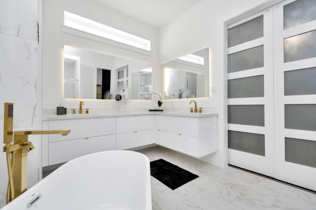 The Suite Spot! Downtown Skyline Views! Sleeps 12 Houston Exteriör bild